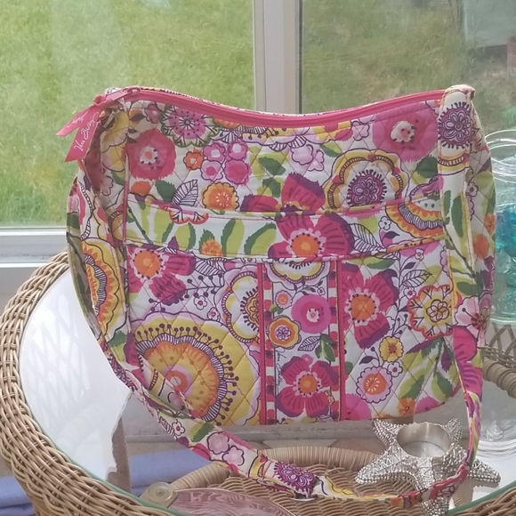 Vera Bradley Handbags - Vera Bradley On the go bag in clementine pattern